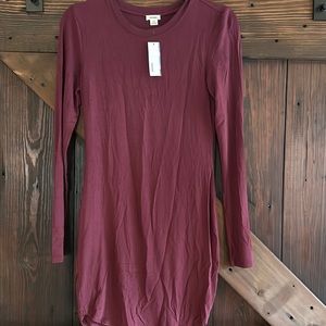 Long sleeve tight maroon dress